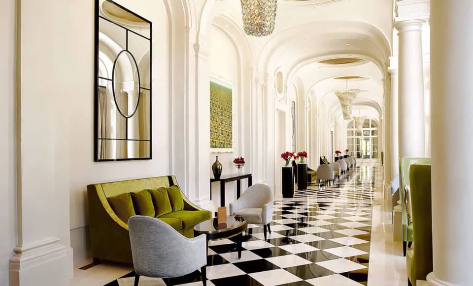 Trianon-Palace-Versailles-hallway
